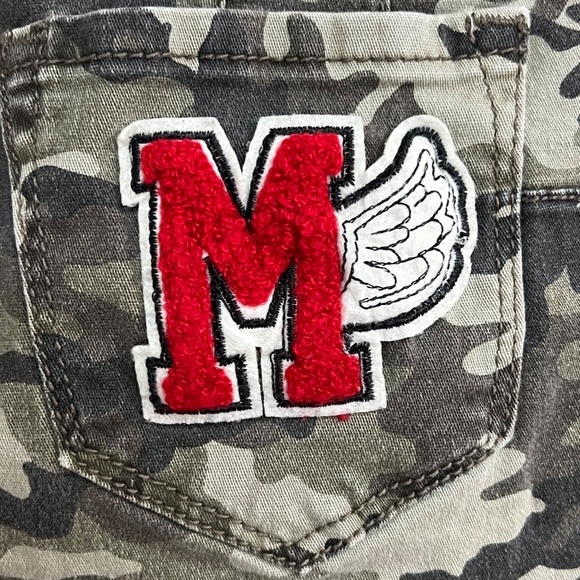 Denimland Distressed Camo Shorts with Patches - Picture 5 of 8